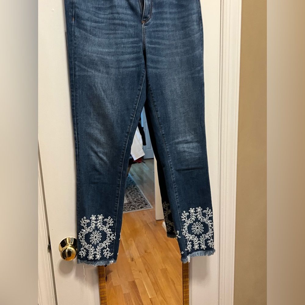 Ann Taylor Blue Cropped Jeans with White Embroidery
